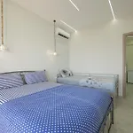 Shakaj Kır Evi *